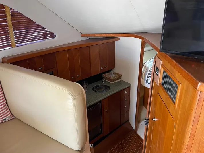 Dog Daze Yacht Photos Pics 