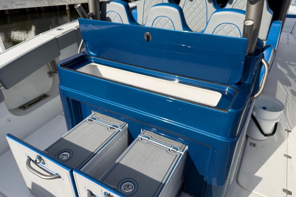 2021 Midnight Express 43 