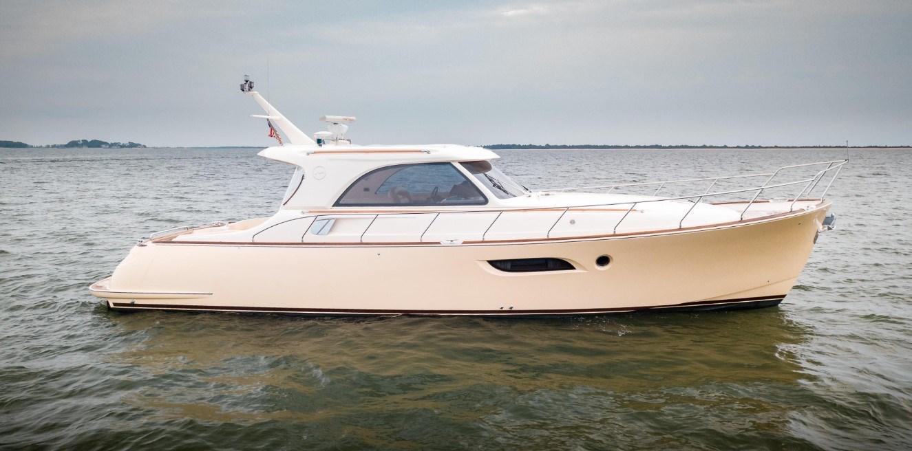 2008 Mochi Craft Mochi 44 Dolphin