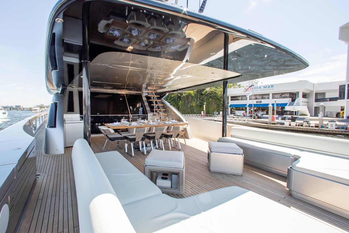 2014 Riva 122 