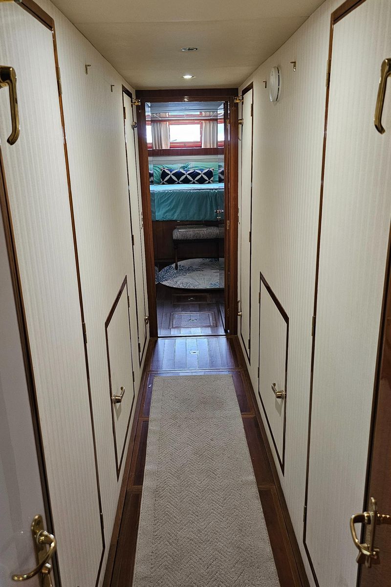 2005 Jefferson 59 
