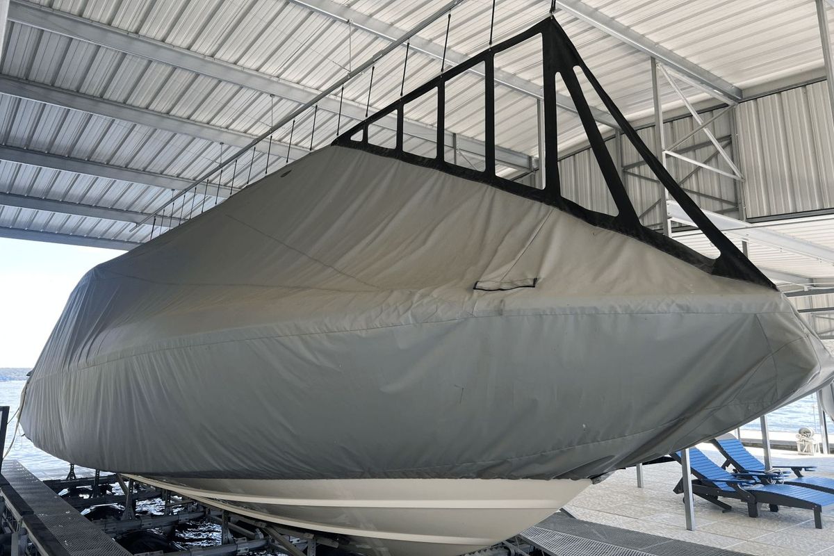 2021 Boston Whaler 42 