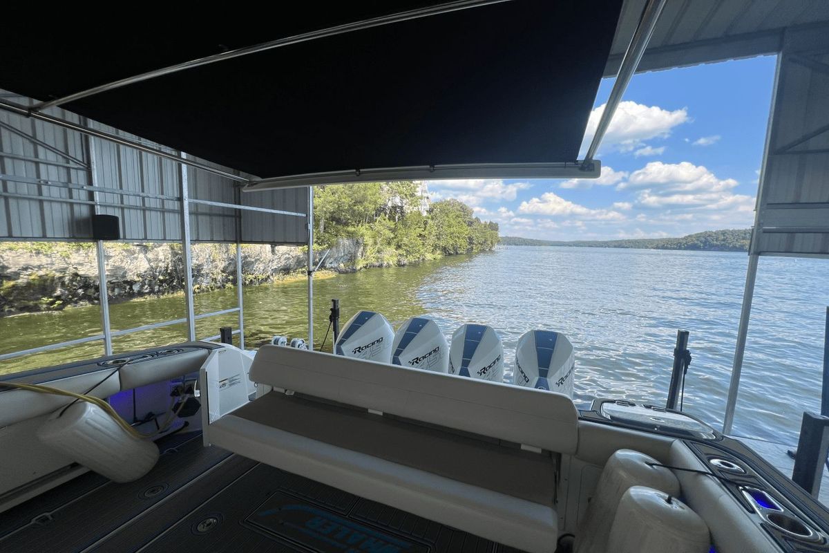 2021 Boston Whaler 42 