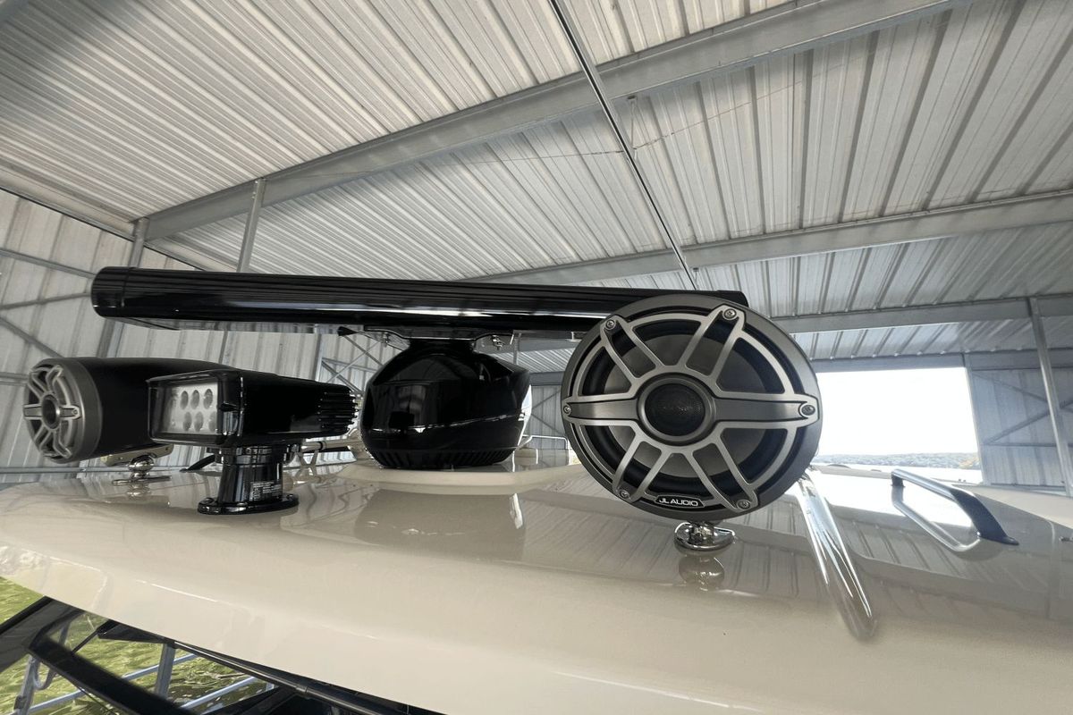2021 Boston Whaler 42 