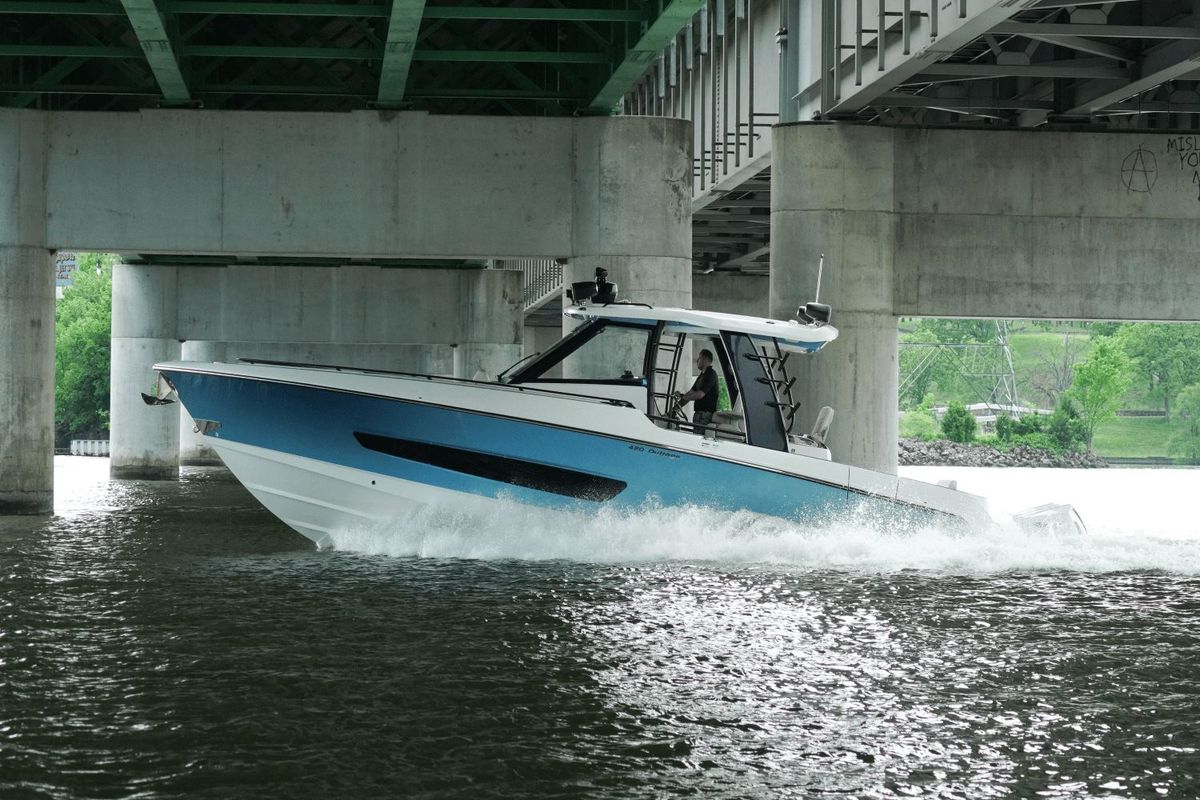 2021 Boston Whaler 42 