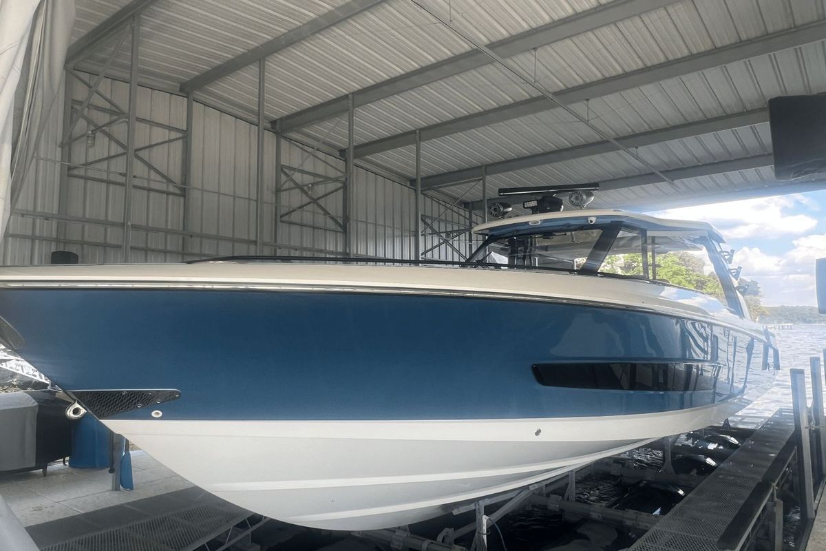 2021 Boston Whaler 42 