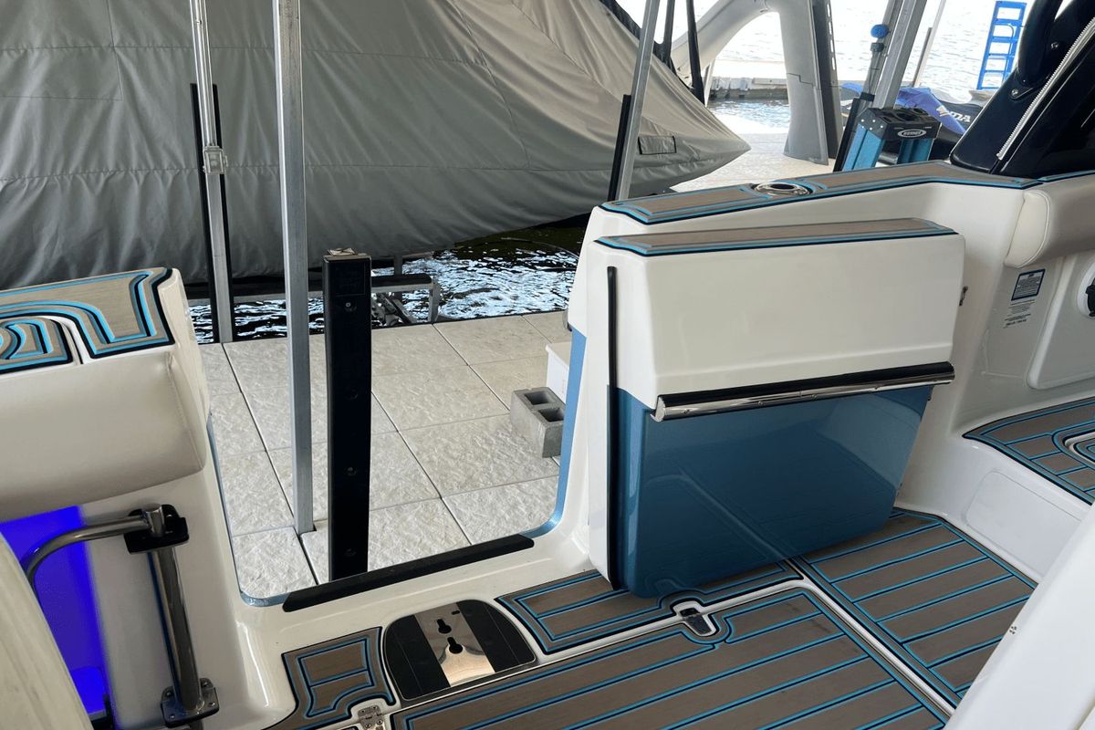 2021 Boston Whaler 42 