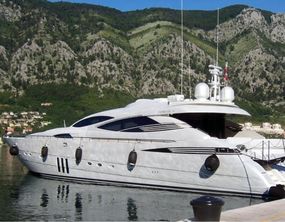 Pershing 115