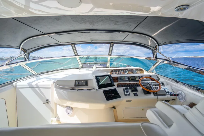 Knot Ez II Yacht Photos Pics 1998 Sea Ray 450 Sundancer helm with ocean view, featuring modern navigation equipment.