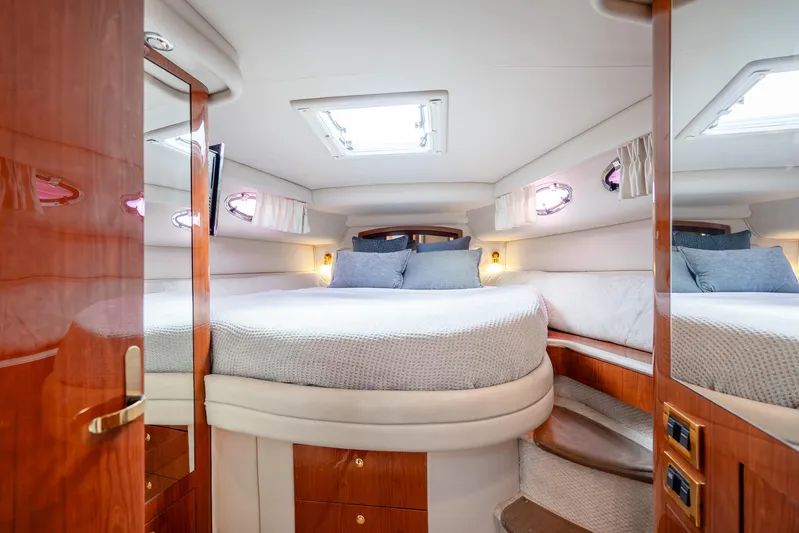 Knot Ez II Yacht Photos Pics Luxurious cabin interior of 1998 Sea Ray 450 Sundancer yacht with cozy bedding.