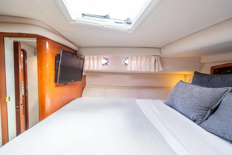 Knot Ez II Yacht Photos Pics Luxurious cabin interior of 1998 Sea Ray 450 Sundancer yacht with TV and skylight.