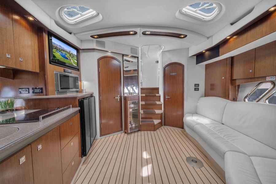 2011 Cruisers Yachts 420 Sports Coupe