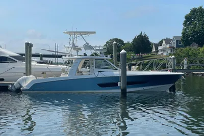Boston Whaler 420 Outrage