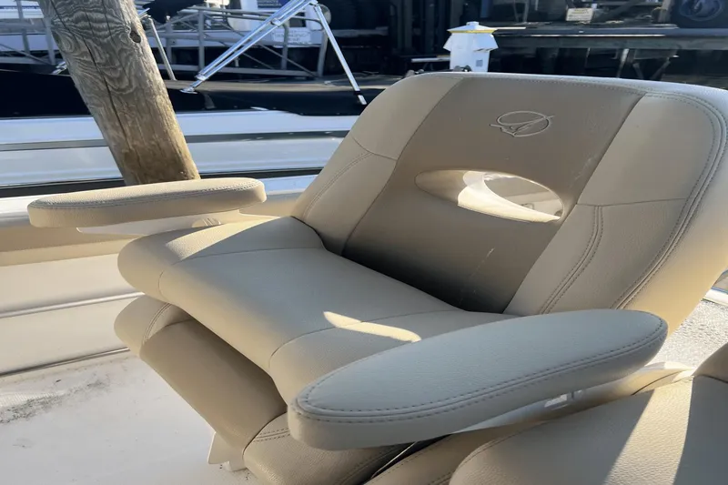 2017 Sailfish 270 Cc Yacht Photos Pics 
