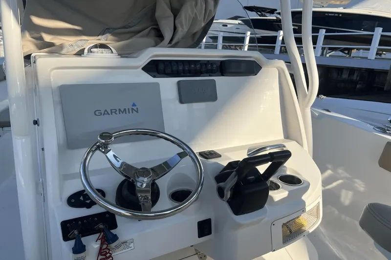 2017 Sailfish 270 Cc Yacht Photos Pics 