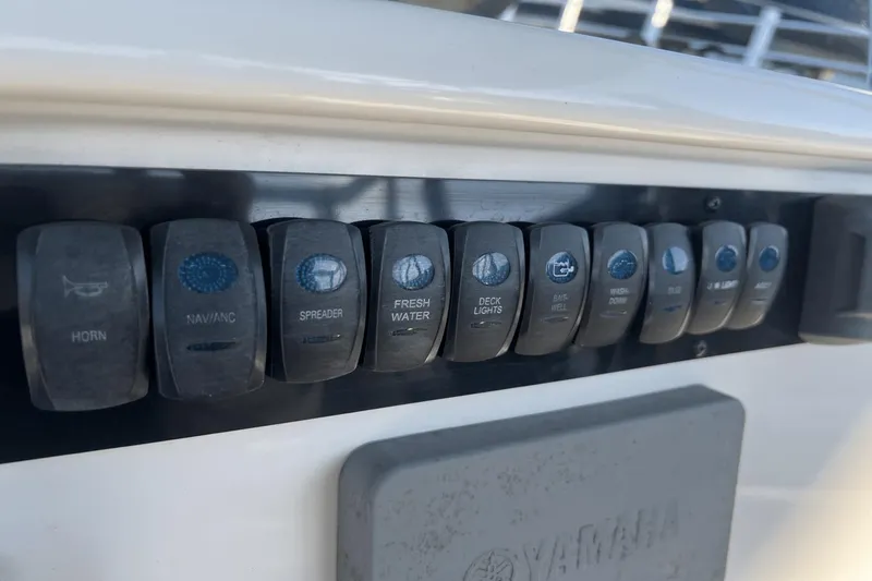 2017 Sailfish 270 Cc Yacht Photos Pics 