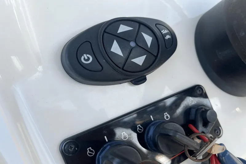 2017 Sailfish 270 Cc Yacht Photos Pics 