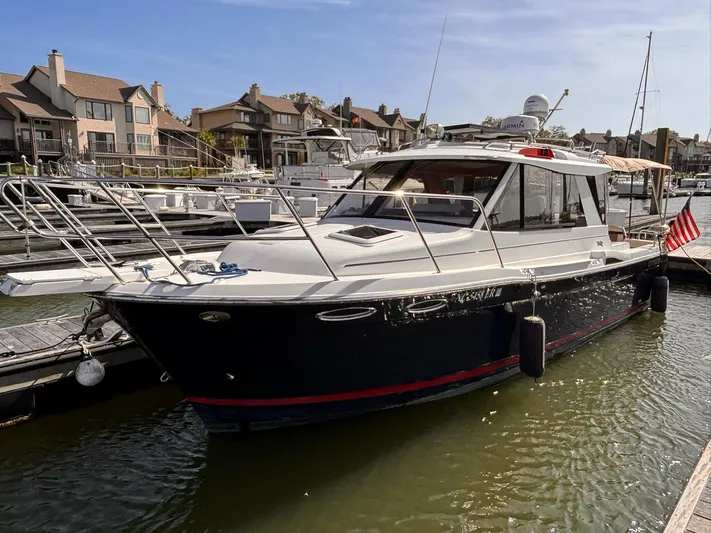 Seahorse Yacht Photos Pics 2016 Cutwater 28 LE boat docked in a marina with waterfront homes in the background.