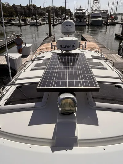 Seahorse Yacht Photos Pics 2016 Cutwater 28 LE boat with solar panel and Garmin equipment at marina.