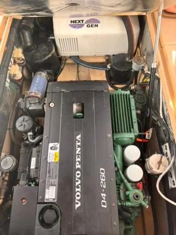 Seahorse Yacht Photos Pics Volvo Penta D4-260 engine in 2016 Cutwater 28 LE boat, featuring Next Gen generator.