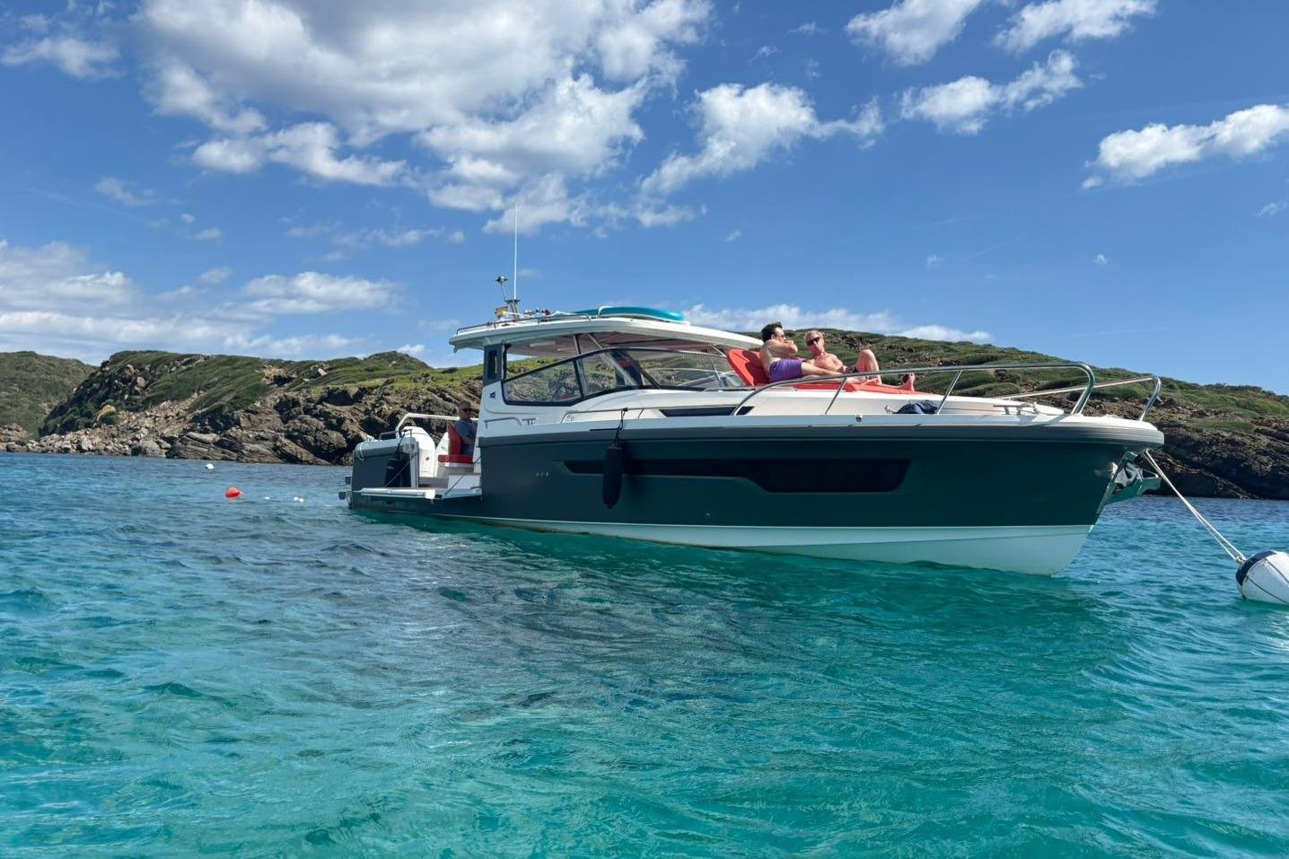 2024 Nimbus W11 T-Top