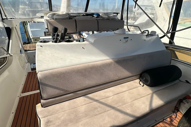  Yacht Photos Pics 1999 Silverton 442 Cockpit Motor Yacht interior with seating and navigation equipment.