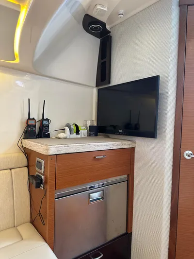 Leap Year Yacht Photos Pics Interior of 2018 Pursuit 408S boat with TV, radio, and mini fridge.