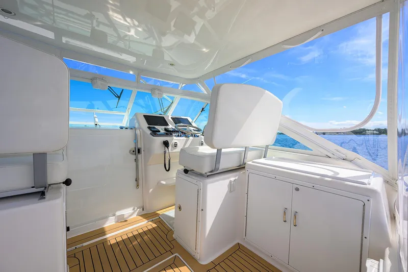 Daybreak Yacht Photos Pics Cabo 35 Daybreak - Exterior Helm