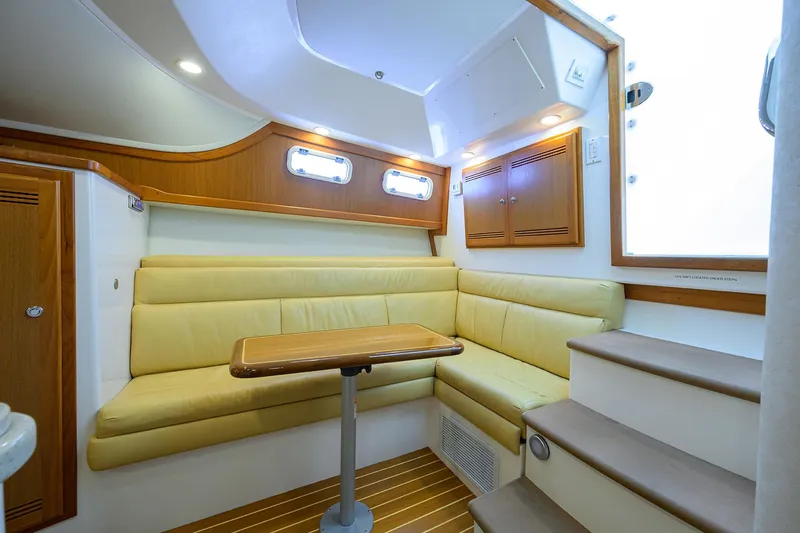 Daybreak Yacht Photos Pics Cabo 35 Daybreak - Interior Cabin