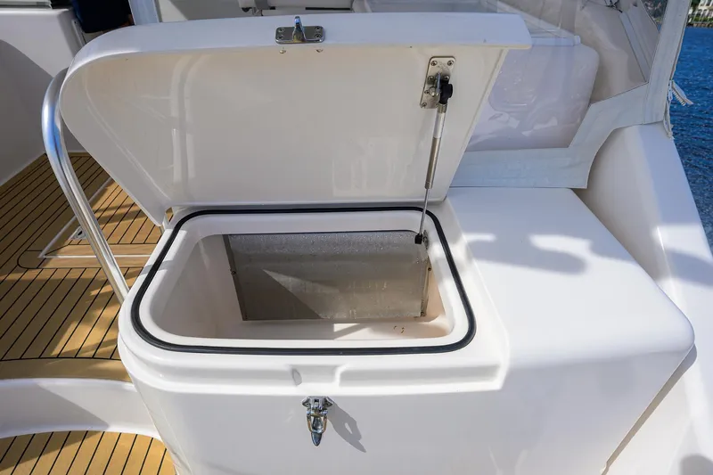 Daybreak Yacht Photos Pics Cabo 35 Daybreak - Exterior Cockpit