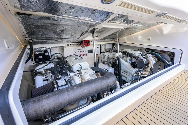Daybreak Yacht Photos Pics Cabo 35 Daybreak - Engine Room