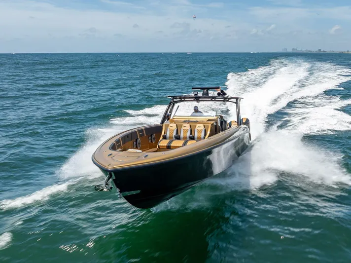 Perla Bianca II Yacht Photos Pics 2023 Midnight Express 43 Open boat cruising on open sea, creating dynamic waves.