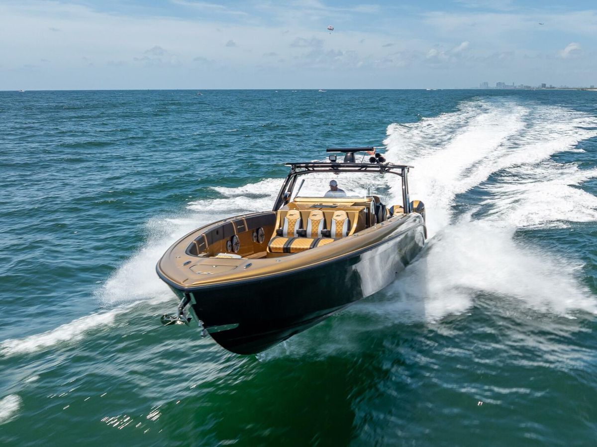 2023 Midnight Express 43 