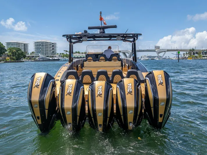 Perla Bianca II Yacht Photos Pics 2023 Midnight Express 43 Open boat with five powerful 450R engines on the water.