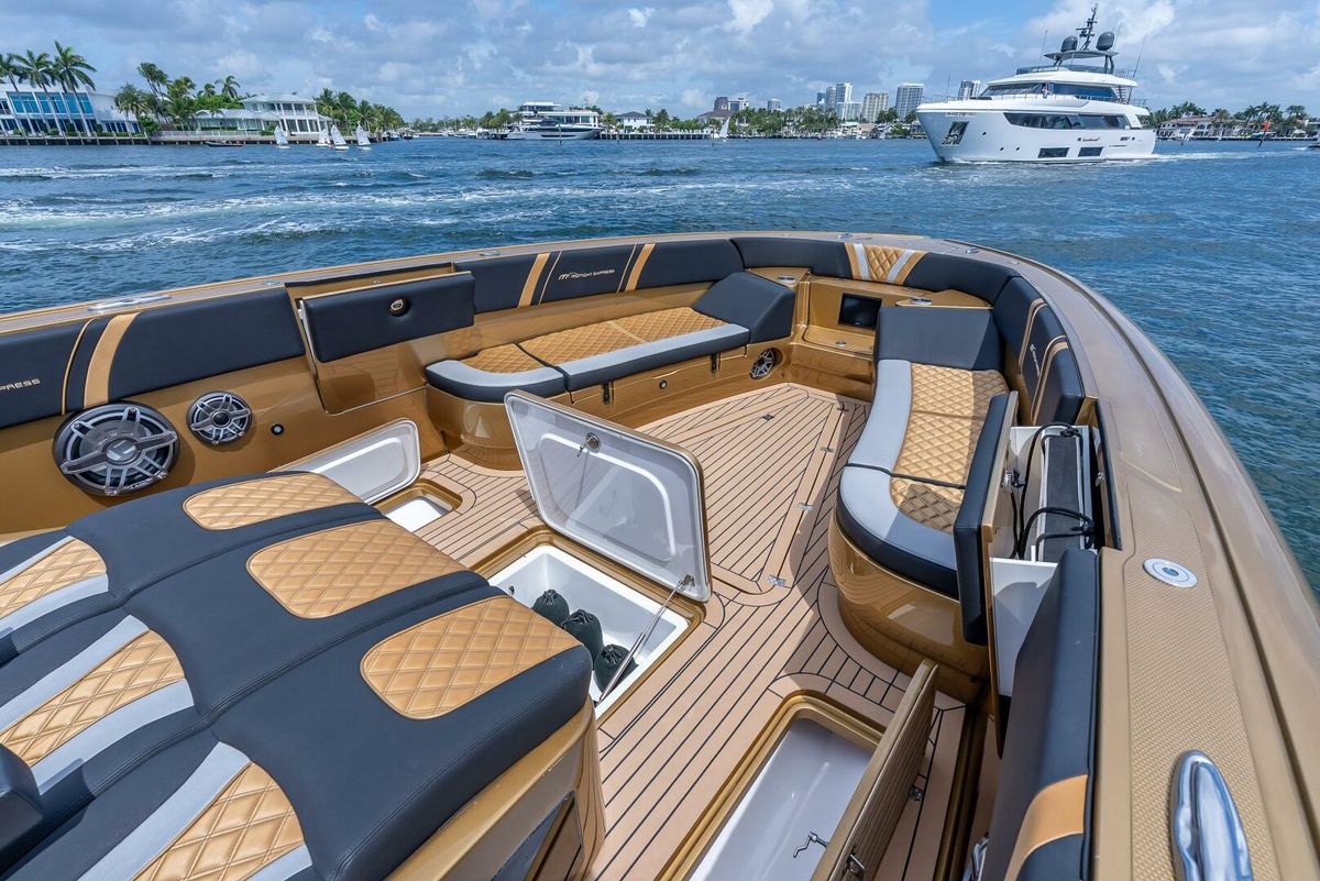 2023 Midnight Express 43 