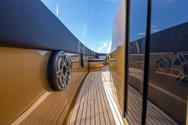 Perla Bianca II Yacht Photos Pics 2023 Midnight Express 43 Open yacht deck with sleek design and modern features.