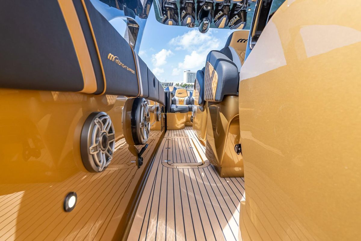 2023 Midnight Express 43 