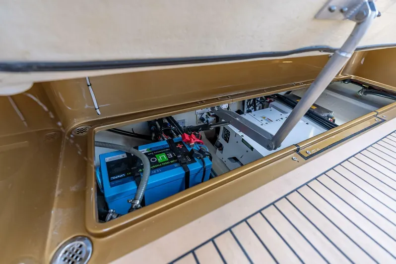 Perla Bianca II Yacht Photos Pics 2023 Midnight Express 43 Open boat battery compartment with advanced lithium-ion battery system.