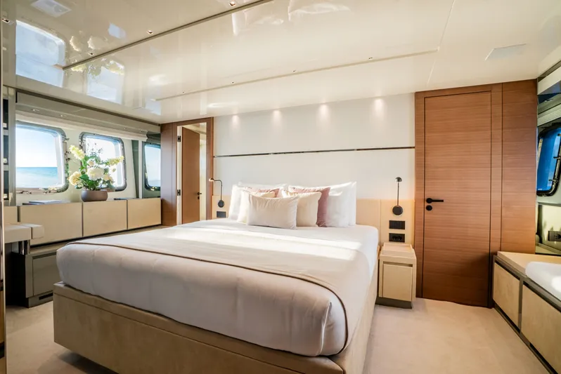 Sl86 Yacht Photos Pics 