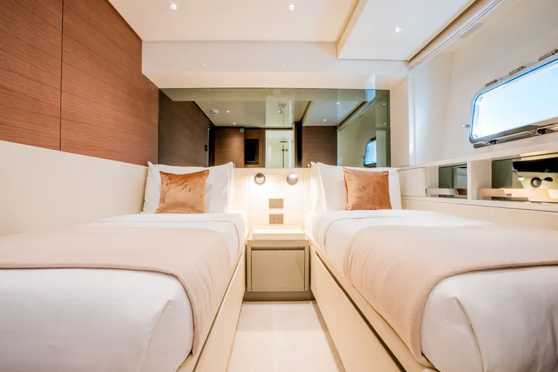 Sl86 Yacht Photos Pics 