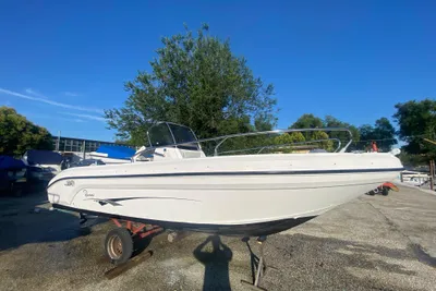 2012 Ranieri Voyager 19 s