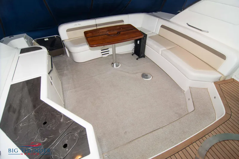  Yacht Photos Pics 2013 Sea Ray 540 Sundancer yacht interior seating area with table.