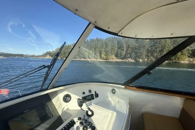  Yacht Photos Pics Interior view of 2000 Royal Pacific 476 Sport Cruiser navigating a scenic waterway.