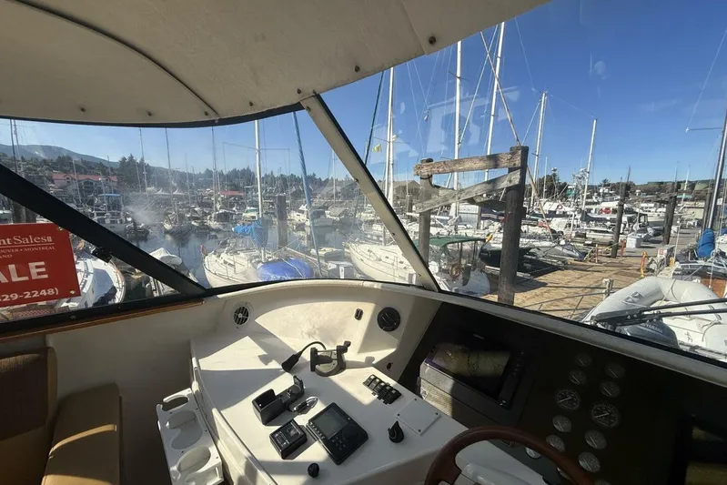  Yacht Photos Pics Interior view of 2000 Royal Pacific 476 Sport Cruiser at marina, for sale.