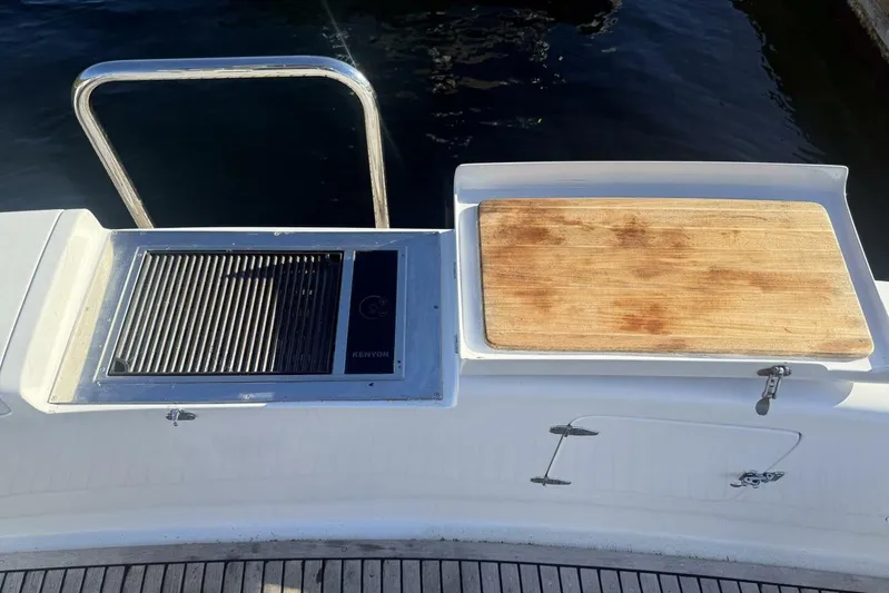  Yacht Photos Pics Outdoor grill and cutting board on 2000 Royal Pacific 476 Sport Cruiser yacht.