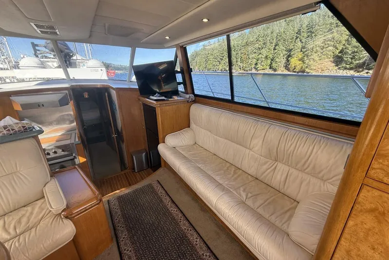  Yacht Photos Pics Interior of 2000 Royal Pacific 476 Sport Cruiser with leather seating and scenic window view.