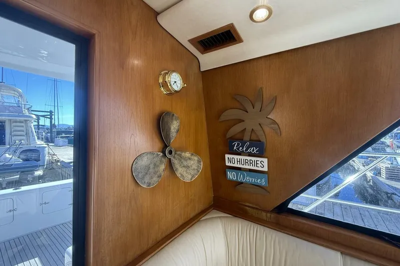  Yacht Photos Pics Interior of 2000 Royal Pacific 476 Sport Cruiser with nautical decor and motivational signs.
