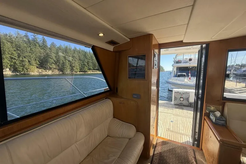  Yacht Photos Pics Interior of 2000 Royal Pacific 476 Sport Cruiser with scenic water view.