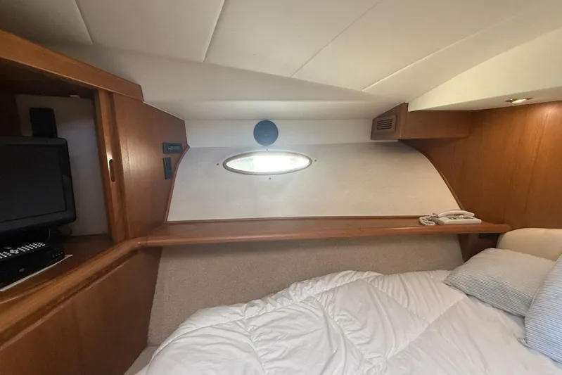  Yacht Photos Pics Interior cabin of 2000 Royal Pacific 476 Sport Cruiser with bed and porthole window.