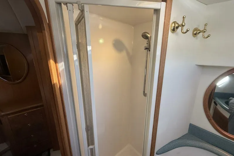  Yacht Photos Pics Shower area in 2000 Royal Pacific 476 Sport Cruiser with wooden accents and hooks.